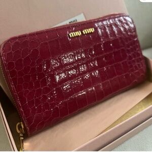 MIU MIU Red Croc embossed Zip Around Wallet❤️